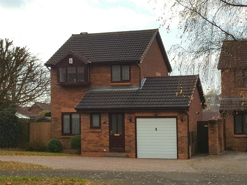 Drive, Oakwood 3 bed detached house £950 pcm (£219 pw)