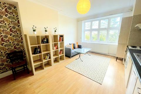 undefined, Great North Road, Highgate, N6