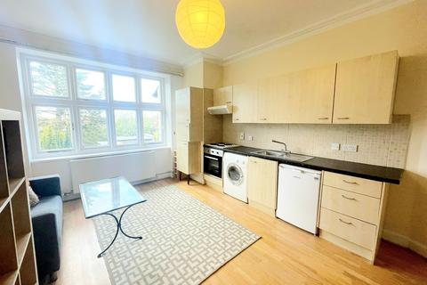 undefined, Great North Road, Highgate, N6