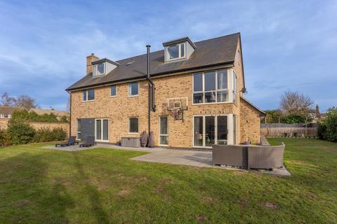 6 bedroom detached house for sale - Honeybee Close, Langford, SG18