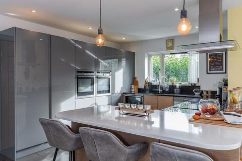 6 bedroom detached house for sale - Honeybee Close, Langford, SG18