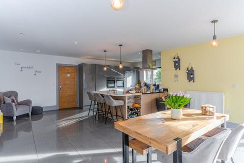 6 bedroom detached house for sale - Honeybee Close, Langford, SG18