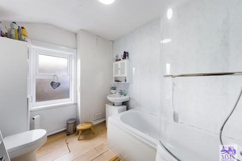 1 Kitchener Road, Rochester, ME2 3AJ