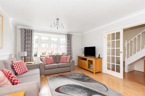 4 bedroom semi-detached house for sale - Barry Close, Orpington