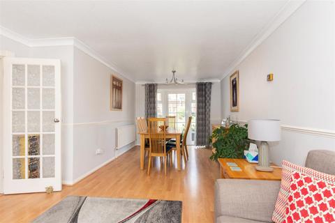 4 bedroom semi-detached house for sale - Barry Close, Orpington