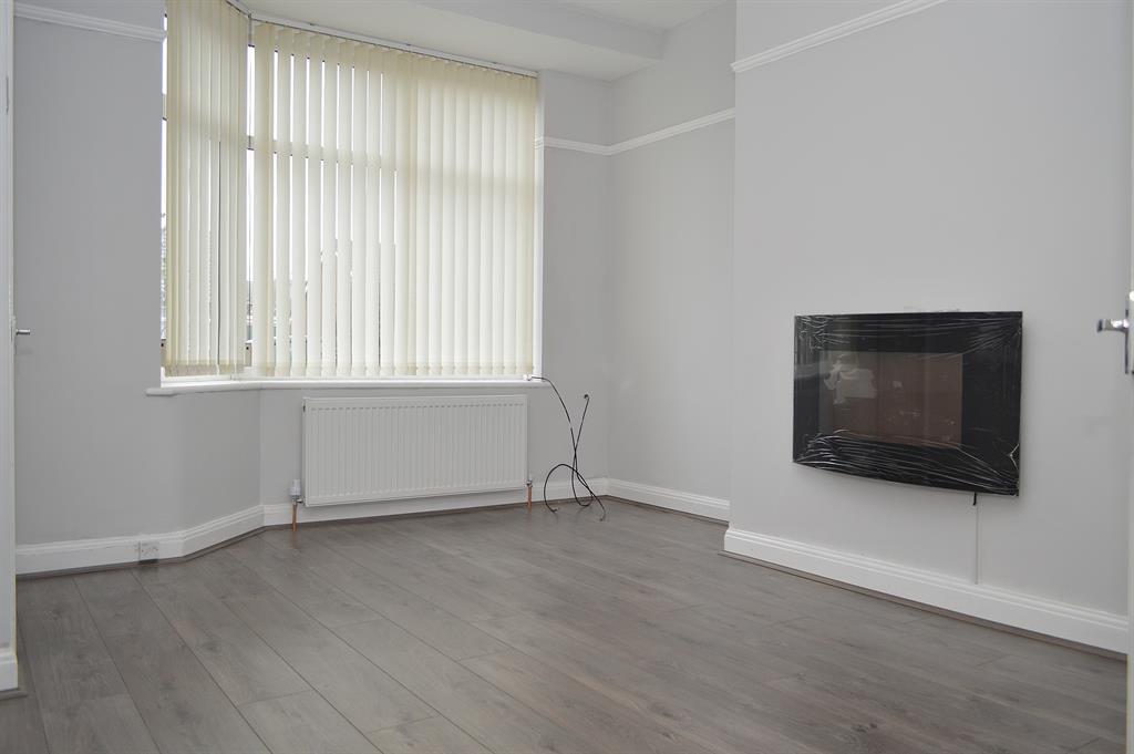 Limeside Road, Hollinwood, Oldham 2 bed terraced house £850 pcm (£196 pw)