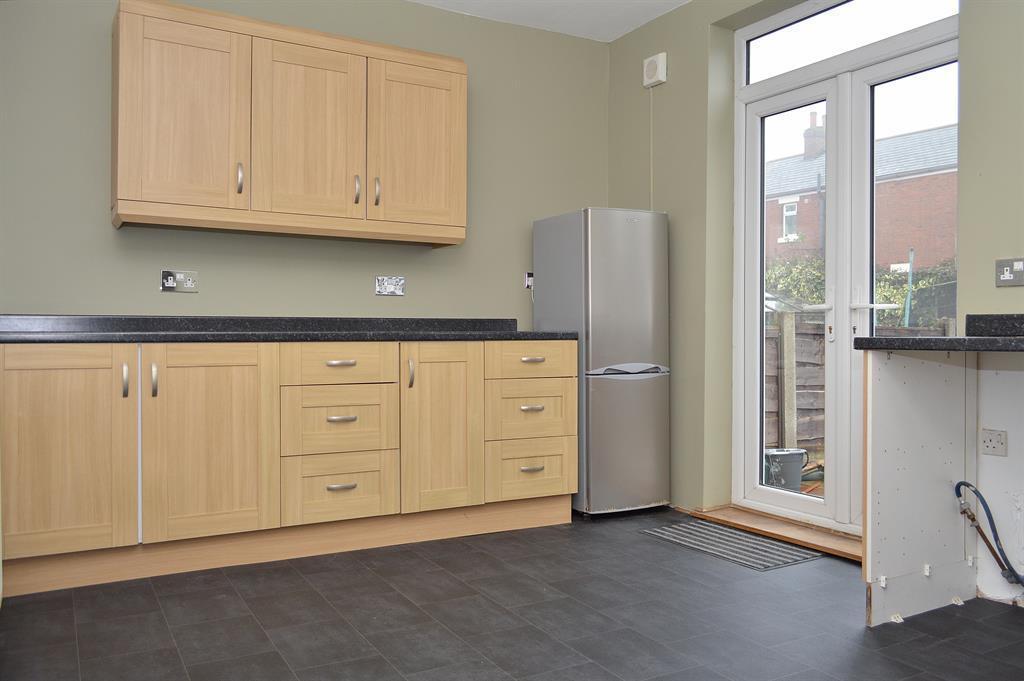 Limeside Road, Hollinwood, Oldham 2 bed terraced house £850 pcm (£196 pw)