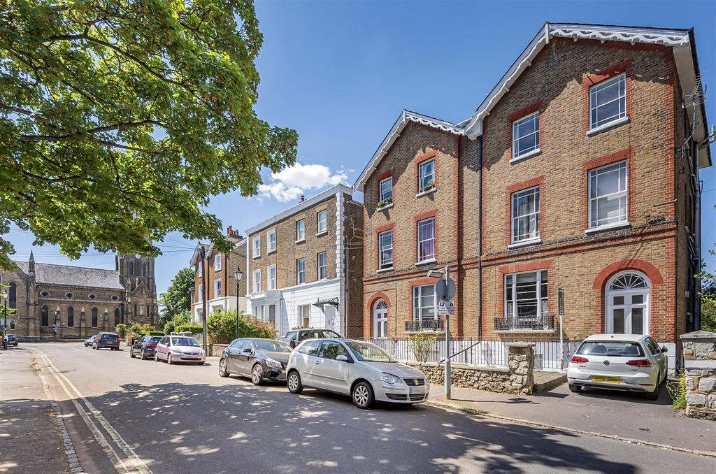 Trinity Place, Windsor 1 bed apartment £1,300 pcm (£300 pw)