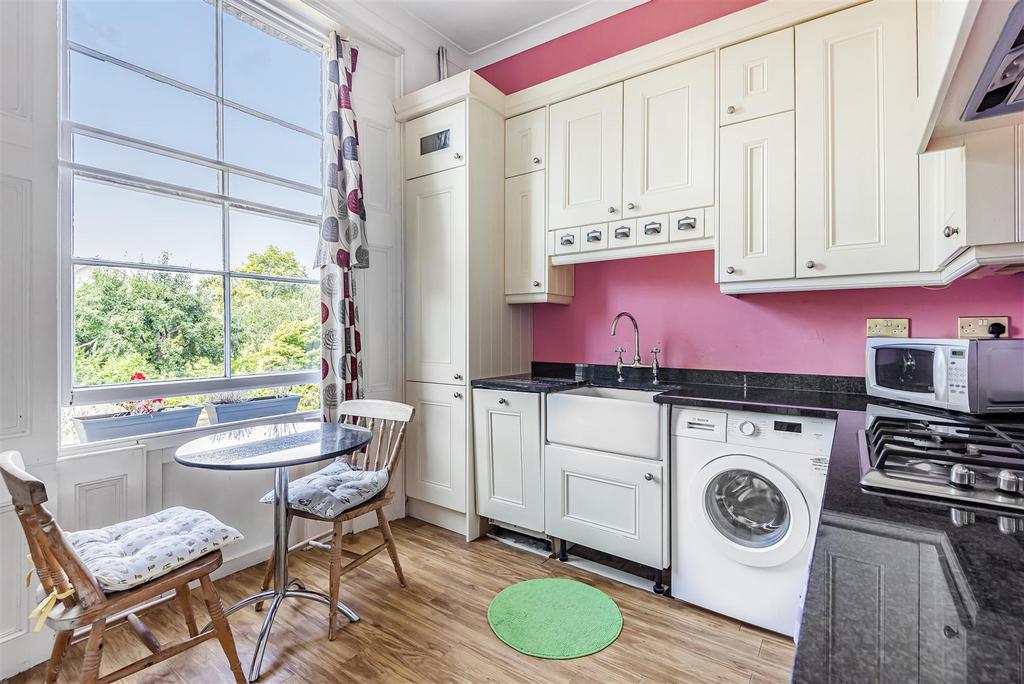 Trinity Place, Windsor 1 bed apartment £1,300 pcm (£300 pw)