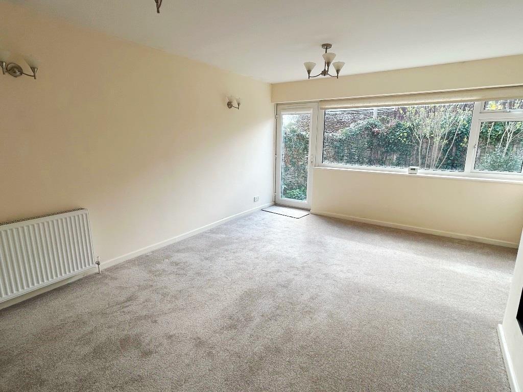 Holland Close, Bidfordonavon 2 bed detached bungalow £995 pcm (£230 pw)