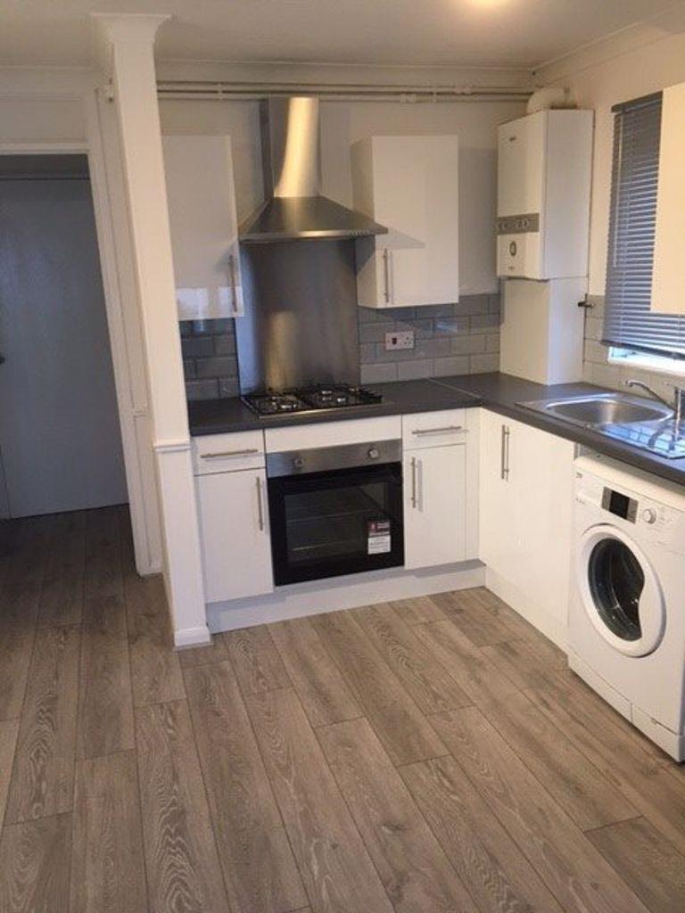 Copperfield, Chigwell 1 bed flat £1,050 pcm (£242 pw)