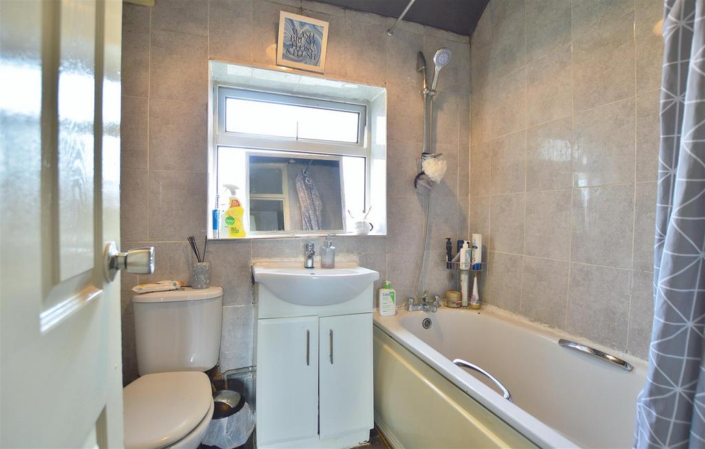Harrow Road, Slough 2 bed house for sale £415,000