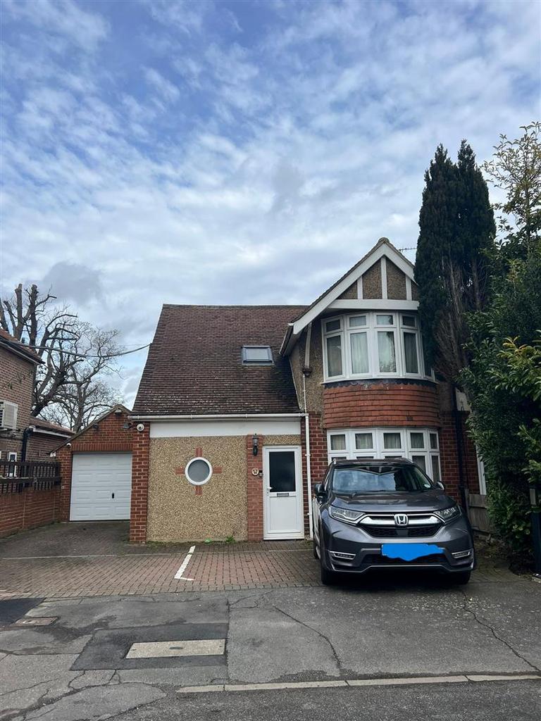West Drayton Park Avenue, West Drayton 4 bed semidetached house £