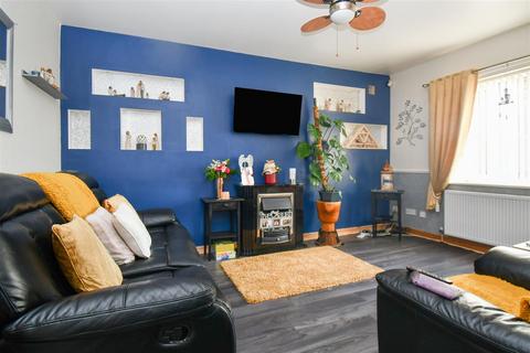 3 bedroom end of terrace house for sale - Wadham Grove, Hull
