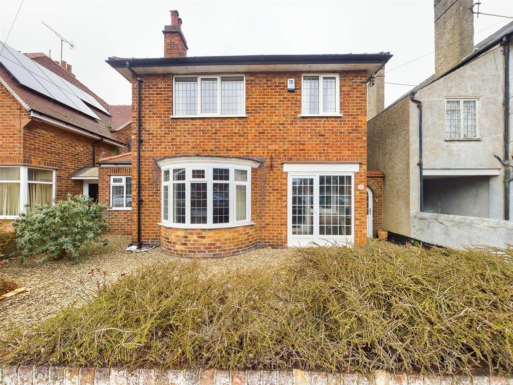 First Avenue, Bridlington 3 bed detached house for sale £285,000
