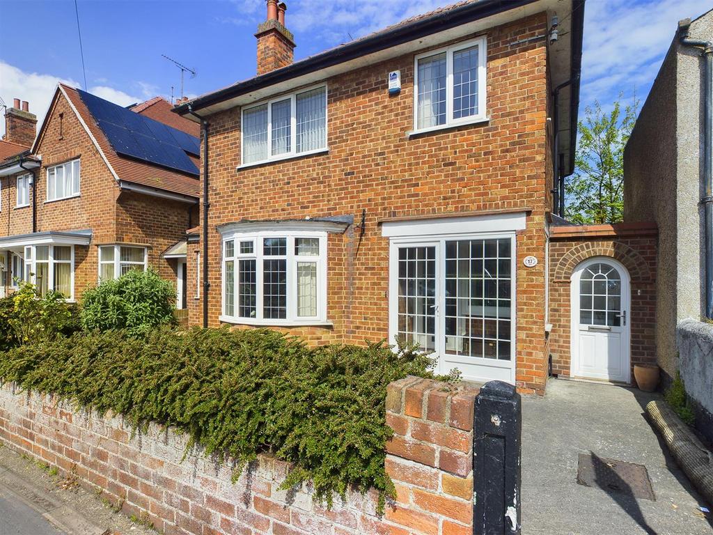 First Avenue, Bridlington 3 bed detached house for sale £269,950