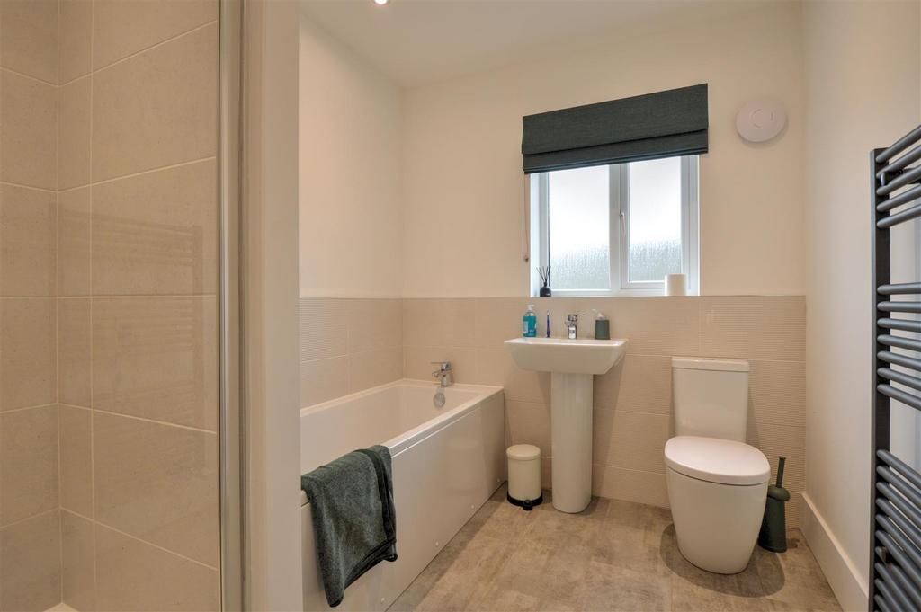Family bathroom/wc