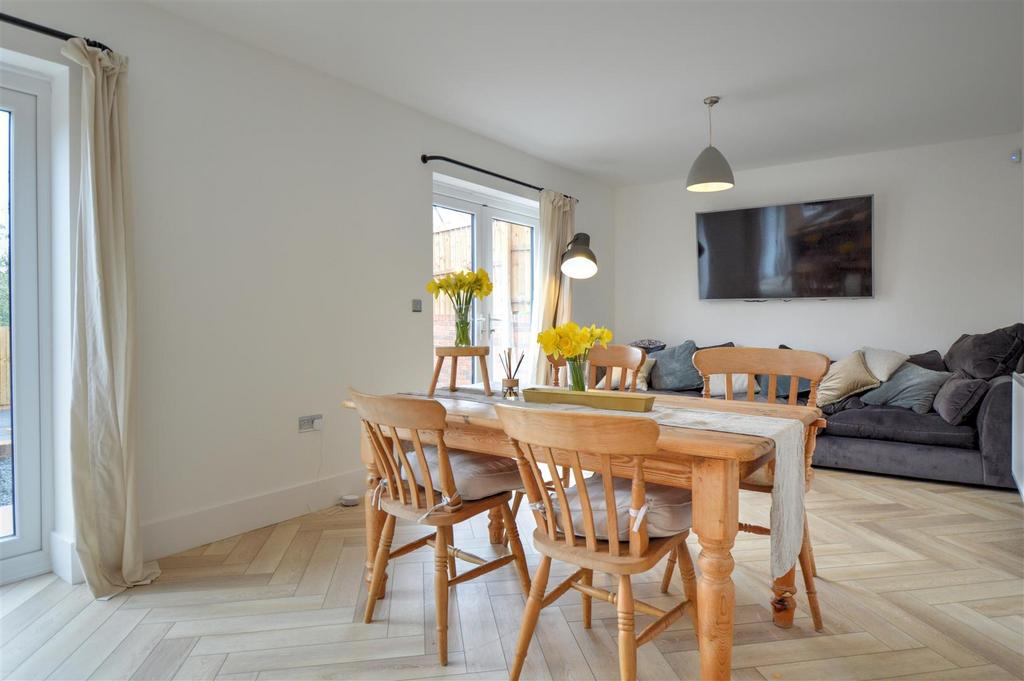 DINING &amp; FAMILY AREA