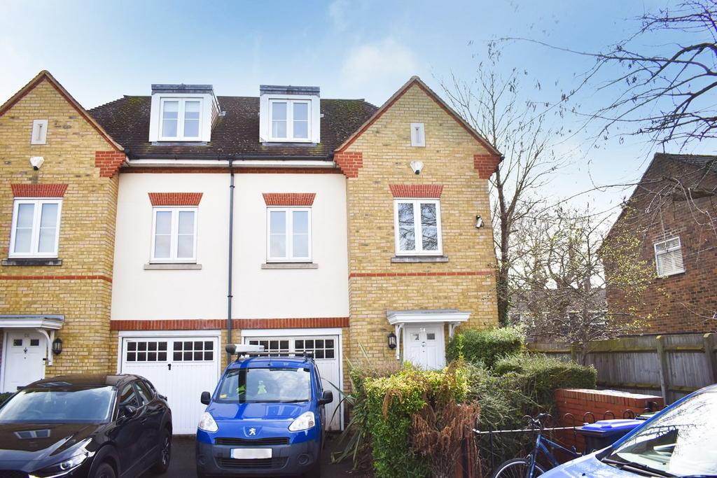 Rydens Road, WaltononThames, KT12 4 bed townhouse £2,950 pcm (£681 pw)