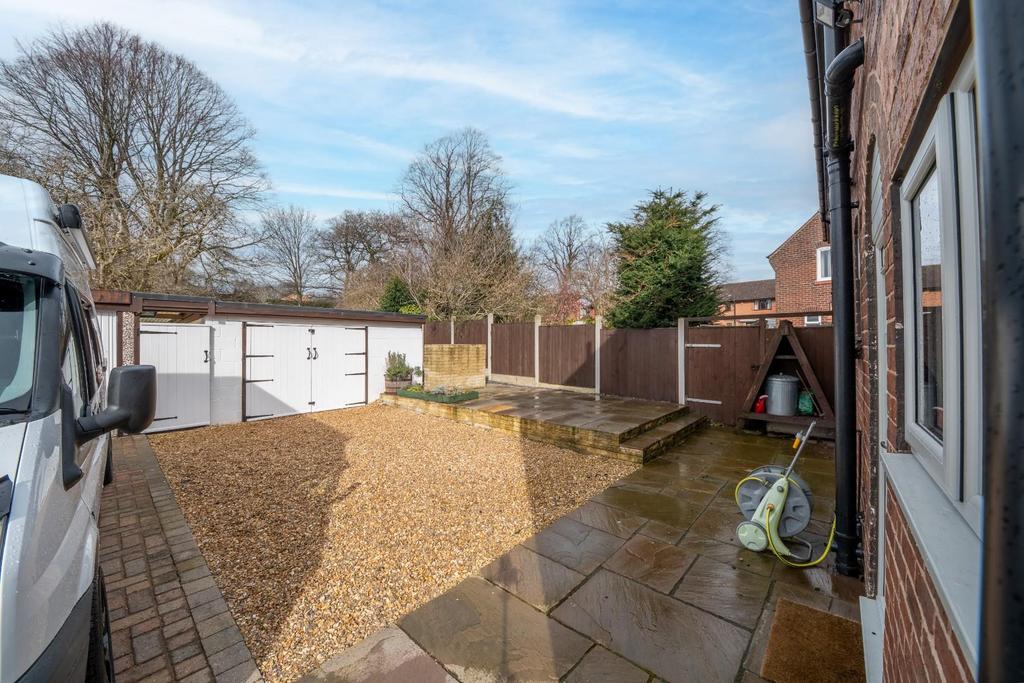 REAR GARDEN 01.jpg