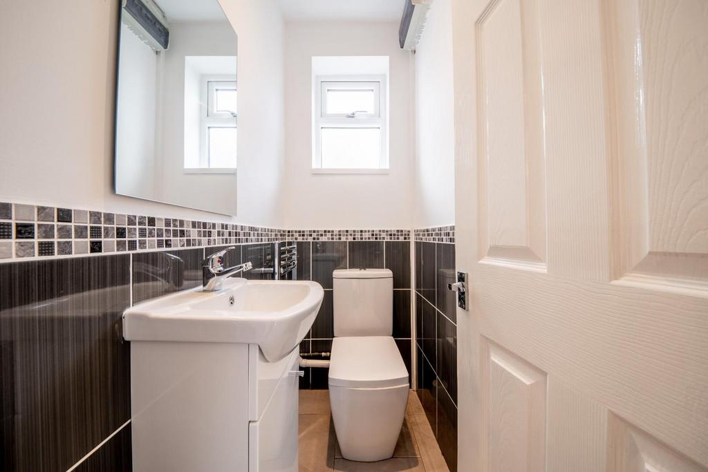 DOWNSTAIRS WC.jpg