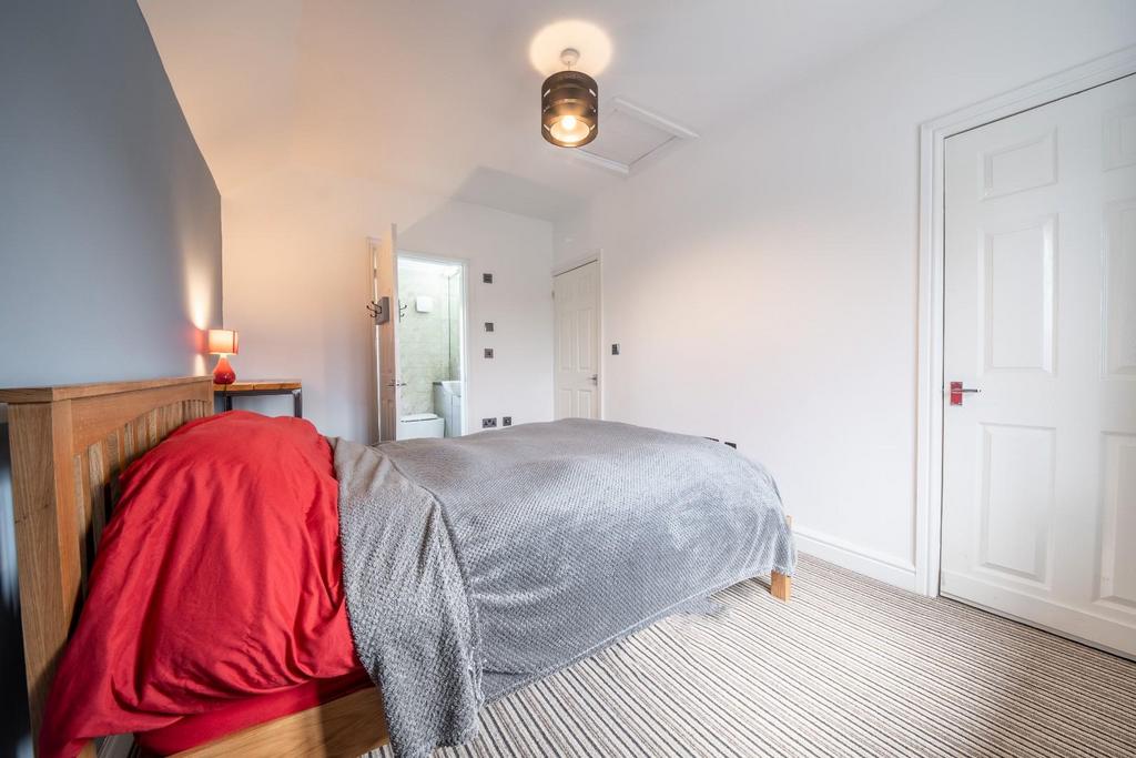 BED 1 02.jpg
