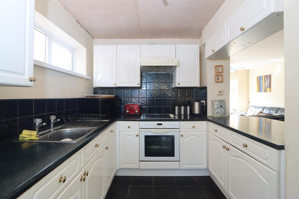 Puxton Drive, Kidderminster, DY11 3 bed semidetached house for sale