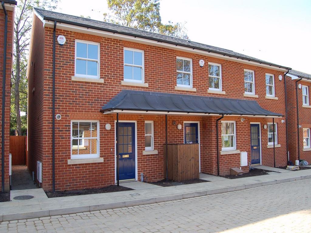 Walsworth Road, Hitchin, SG4 2 bed terraced house £1,300 pcm (£300 pw)