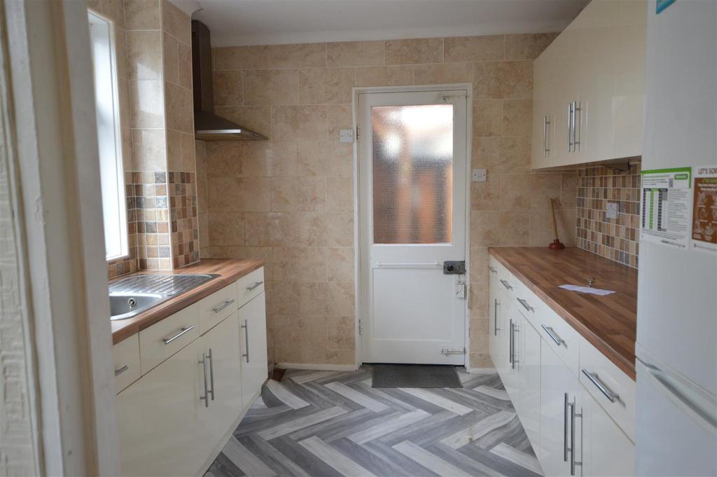 Queens Park Drive, Castleford 3 bed semidetached house £105,000