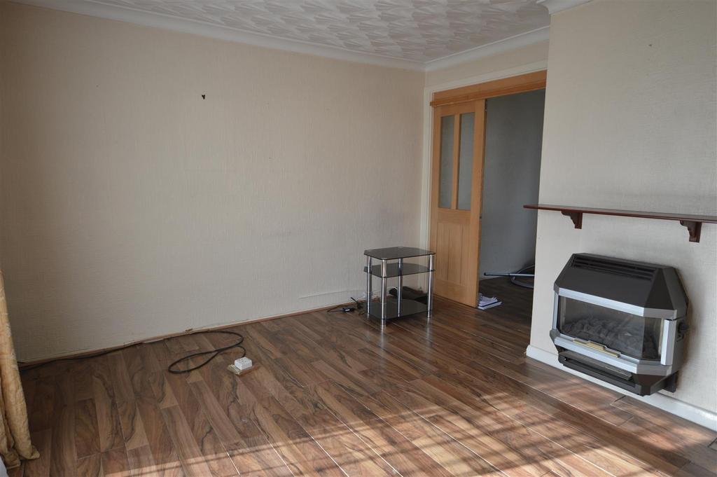 Queens Park Drive, Castleford 3 bed semidetached house £105,000