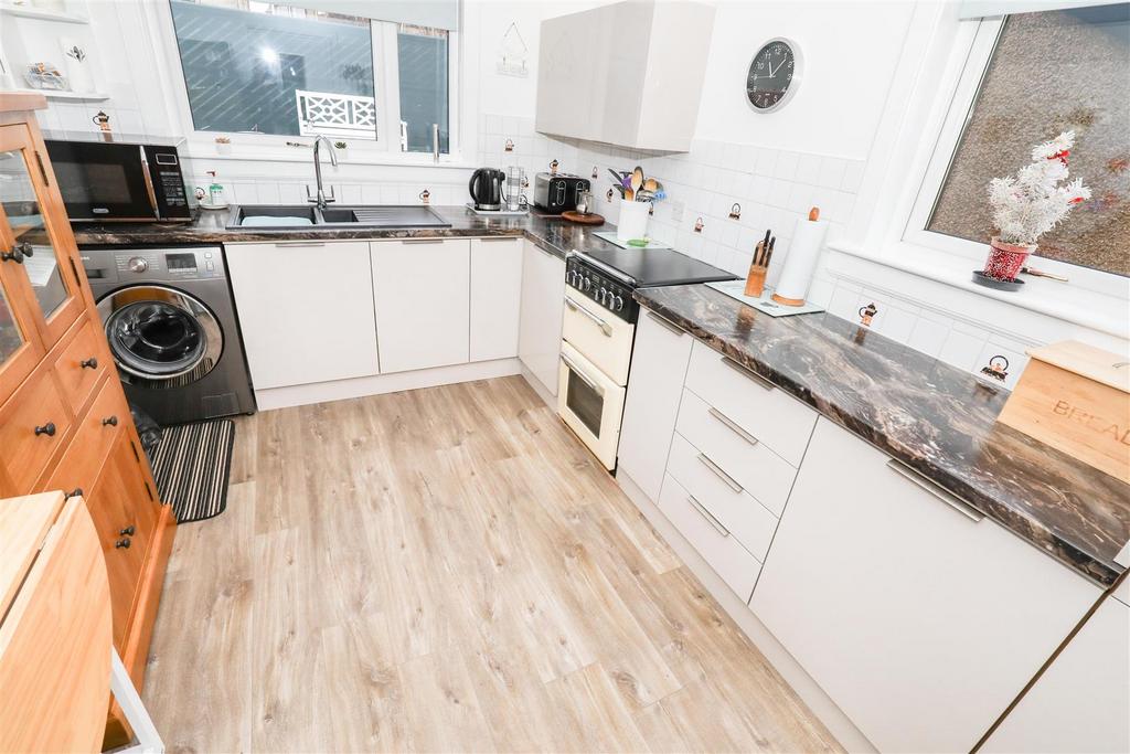 The Woodlands, Rosyth, Dunfermline 2 bed semidetached bungalow £169,995