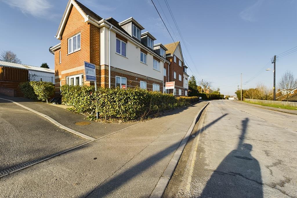 Sundays Hill Court, Hedge End Available Now 2 bed apartment £850