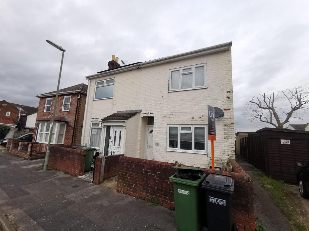 Cherbourg Road, Eastleigh Newly... 3 bed house £1,250 pcm (£288 pw)
