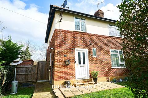 4 bedroom semi-detached house for sale - Gravel Close, Chigwell, IG7