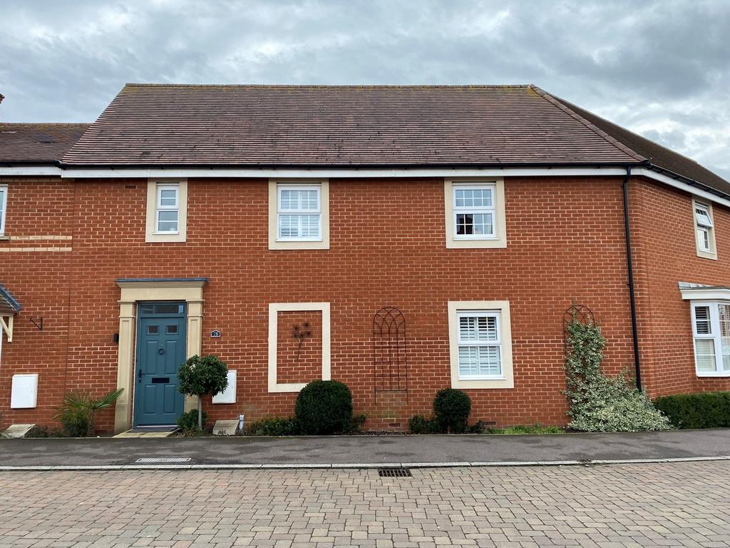 Valerian Way, Stotfold, Hitchin, SG5 2 bed terraced house £1,395 pcm
