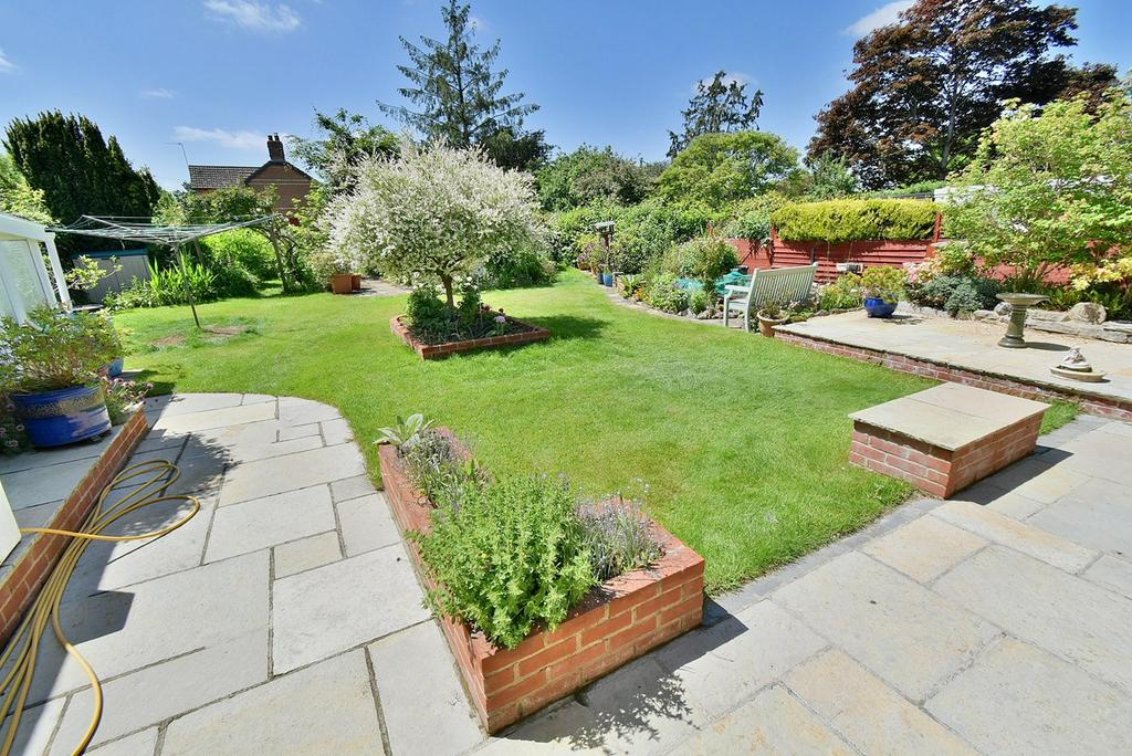 Ham Lane, Ferndown, BH22 3 bed semidetached house £475,000