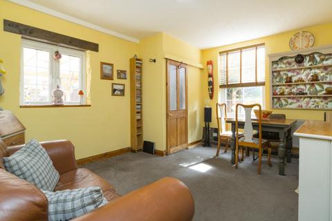 147 Faversham Road, Kennington, Ashford, TN24 9AE