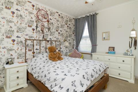 147 Faversham Road, Kennington, Ashford, TN24 9AE