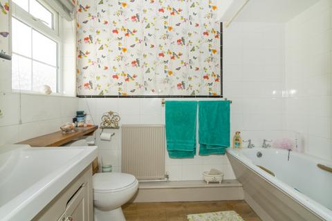 147 Faversham Road, Kennington, Ashford, TN24 9AE