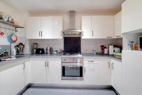 3 bedroom flat for sale - Northpoint Square, Camden Road, Camden, NW1
