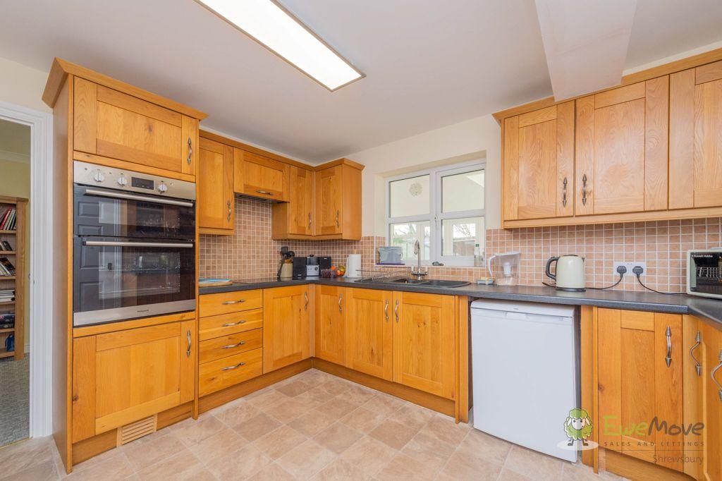 St. Eatas Lane, Atcham, Shrewsbury SY5 6QA 4 bed detached house £