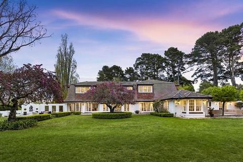 5 bedroom house - 74 Kangaloon Road, Bowral, NSW