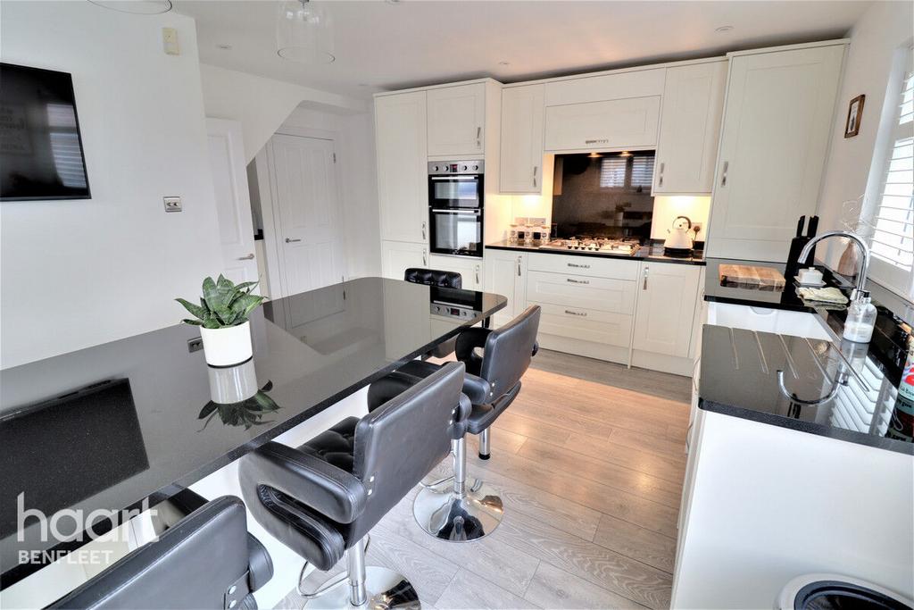 Thundersley Church Road, Benfleet 2 bed semidetached house for sale