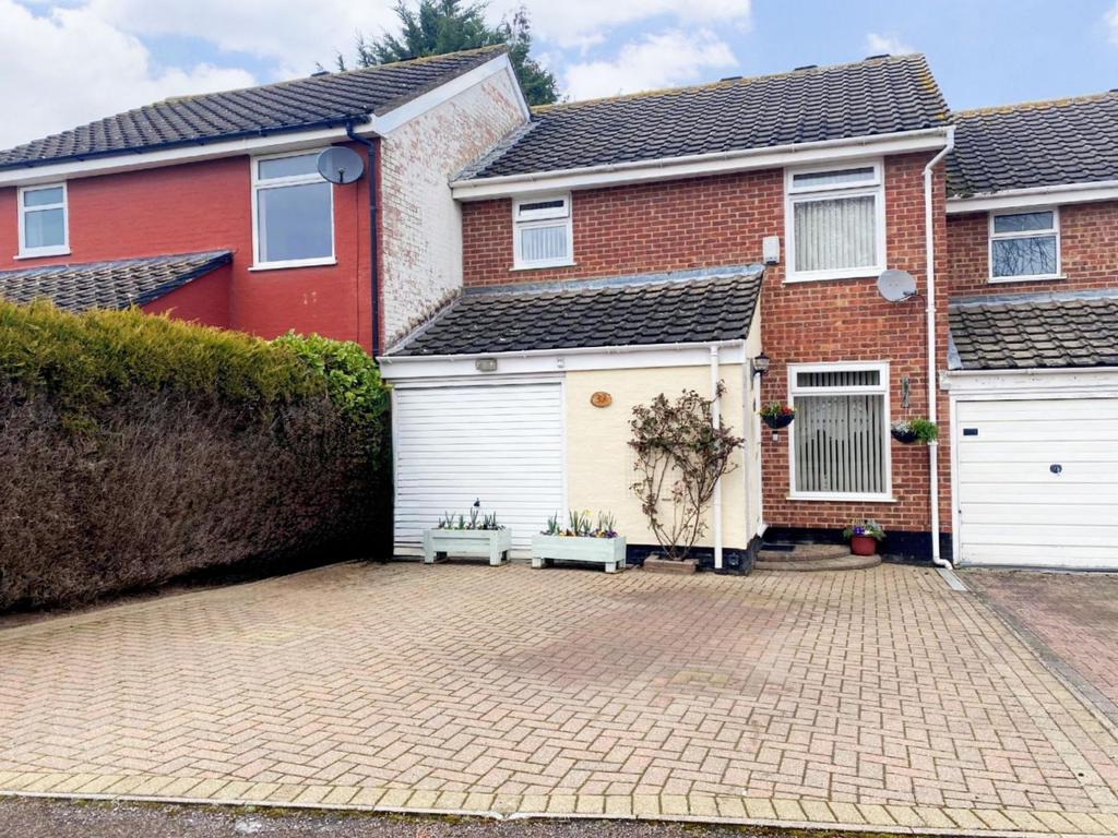 Viscount Road, Rectory Farm... 3 bed terraced house £240,000