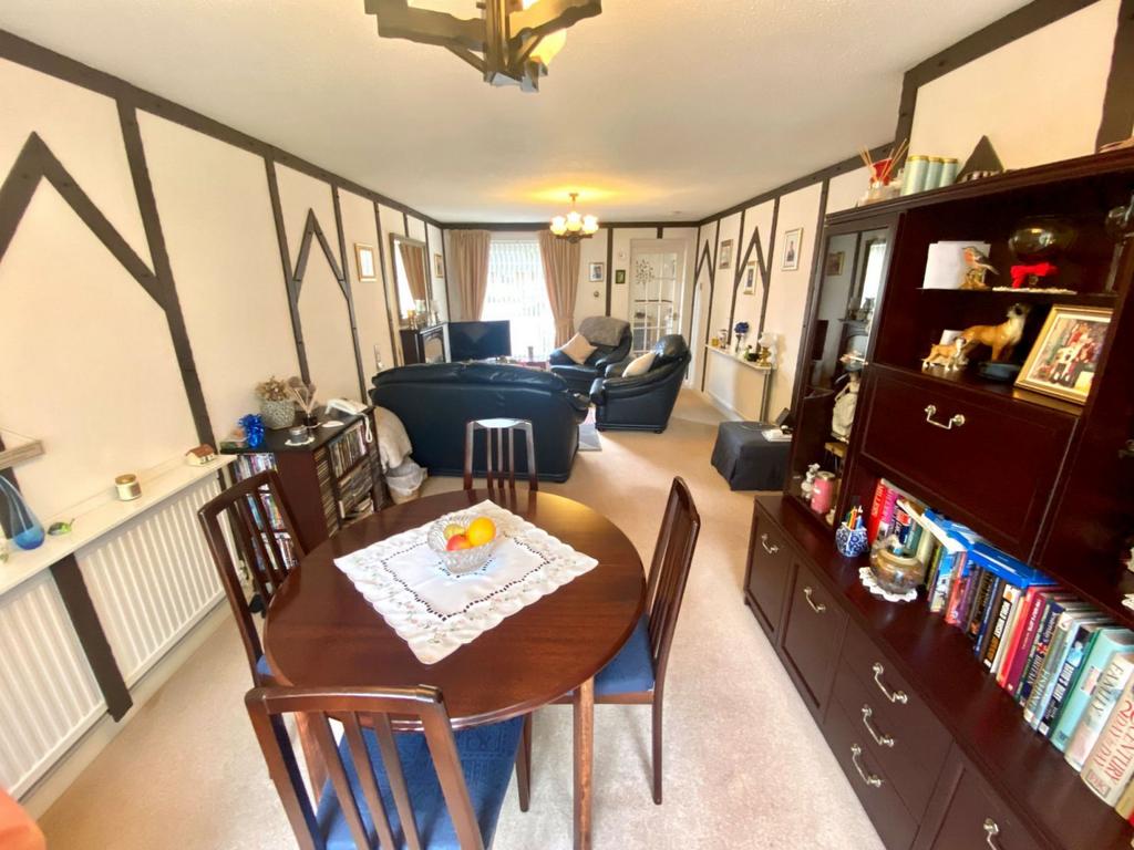 Lounge/dining room