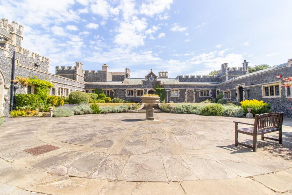 Joss Gap Road, Kingsgate Castle Joss Gap Road, CT10 3 bed apartment for