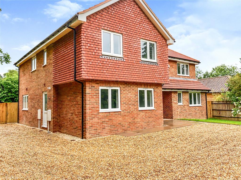 Lymington Bottom, Four Marks... 5 bed detached house £3,500 pcm (£808 pw)
