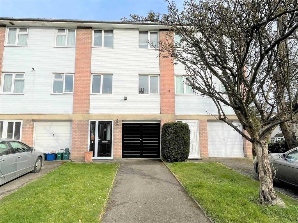 Thornbury Road, Isleworth 3 bed terraced house for sale £539,950