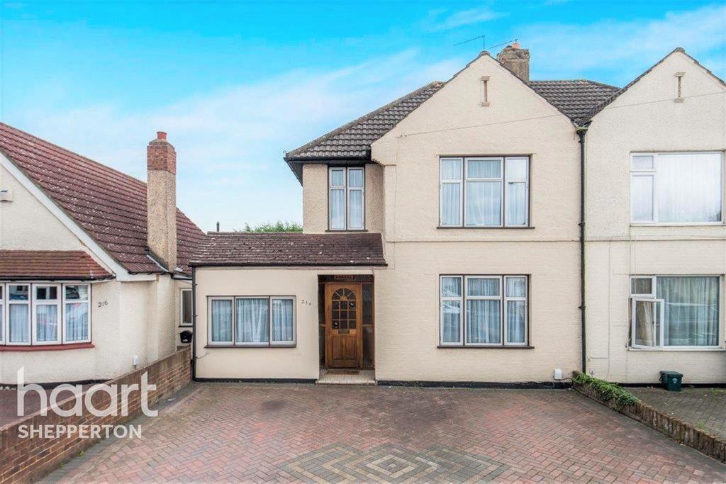 Feltham Road,Ashford TW15 4 bed detached house £2,200 pcm (£508 pw)