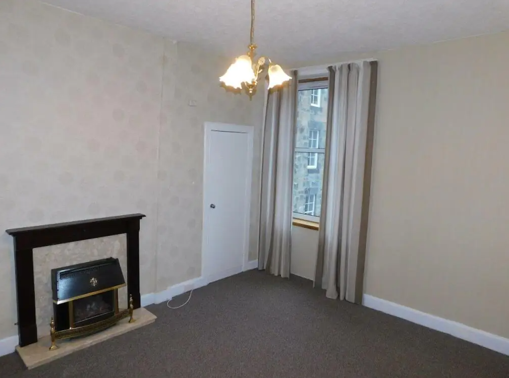 2, Lorne Square, Edinburgh, EH6 8QR 1 bed flat £865 pcm (£200 pw)